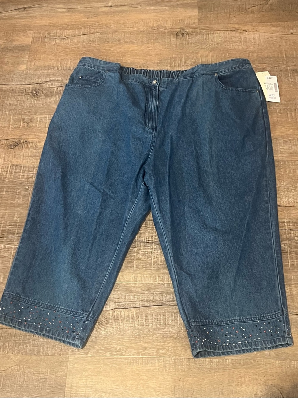 Nwt signature 24w Dark Blue Embellished Capris denim Jeans for Women
